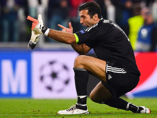 29分大败想起他了？湖人球迷群体高呼勒布朗！美网友让东里给老詹道歉（29分惨败后，湖人球迷齐呼勒布朗，美网友要求东里向老詹致歉）