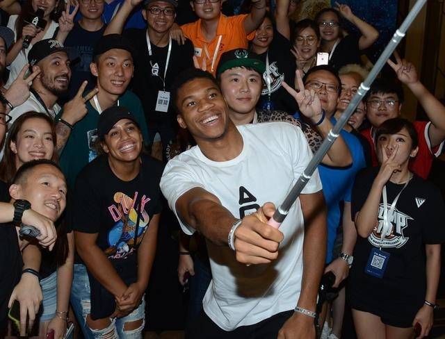 记者：尤文正关注热那亚右后卫诺顿-库菲和维罗纳前锋焦瓦内（尤文有意热那亚右后卫诺顿-库菲与维罗纳前锋焦瓦内）