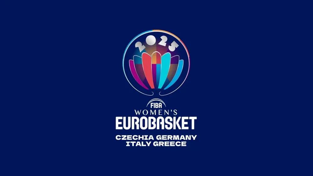 中外友人嗨玩匹克球（中外朋友畅享匹克球乐趣）