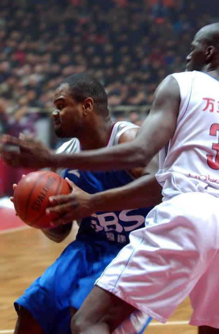 克莱顿替补6中5轰12分，爵士半场唯一上双球员（爵士半场仅克莱顿得分上双：替补出战6投5中砍下12分）