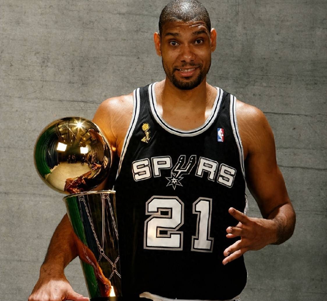 火药味！莫兰特用手狂指克莱面部，克莱怒火中烧一把甩开（冲突升级！莫兰特手指直指克莱面门，克莱怒火爆发猛然甩开）