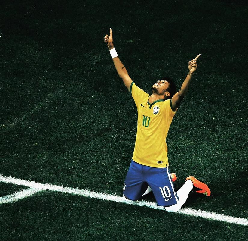 国乒拿下混团世界杯3连冠 采访时被吉祥物“乒乓”硬控 听说桌上的也能带走 全员直接all in 人手两个开心回家